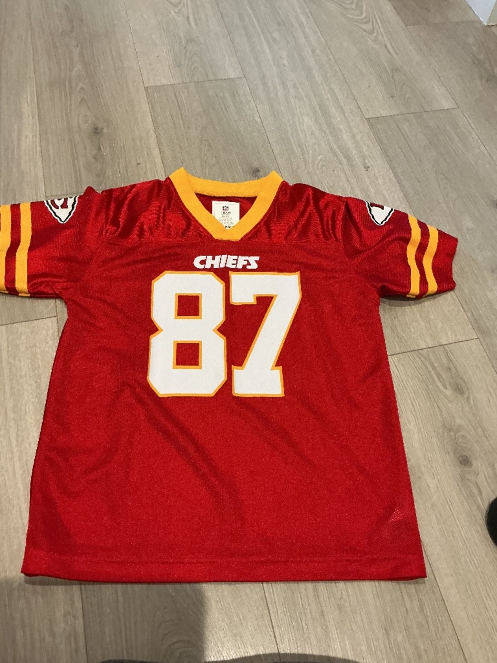 Travis Kelce, Kansas City Chiefs jersey 87  youth large great condition